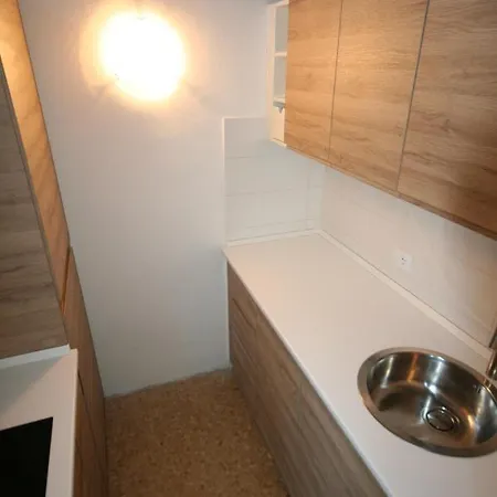 Apartment Ba- Peggy